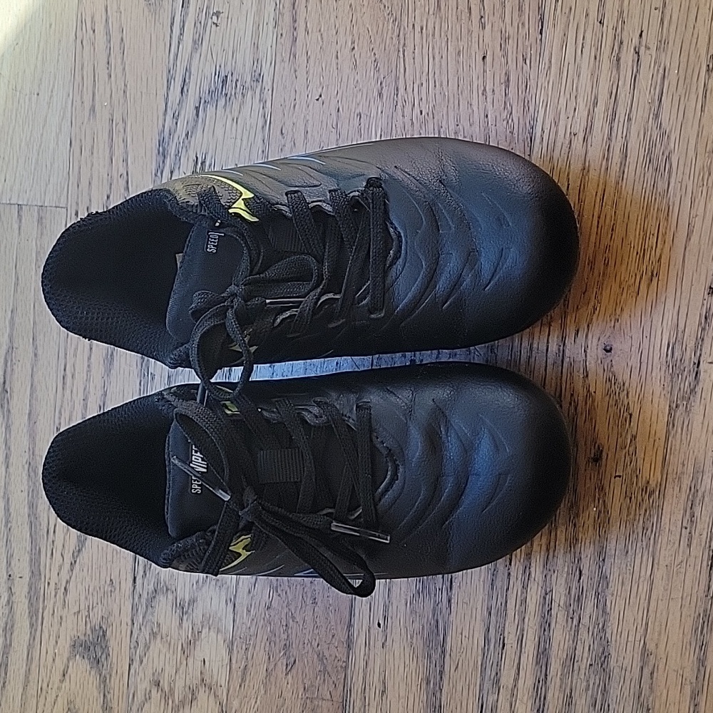 DSG speed viper soccer cleats size 11K